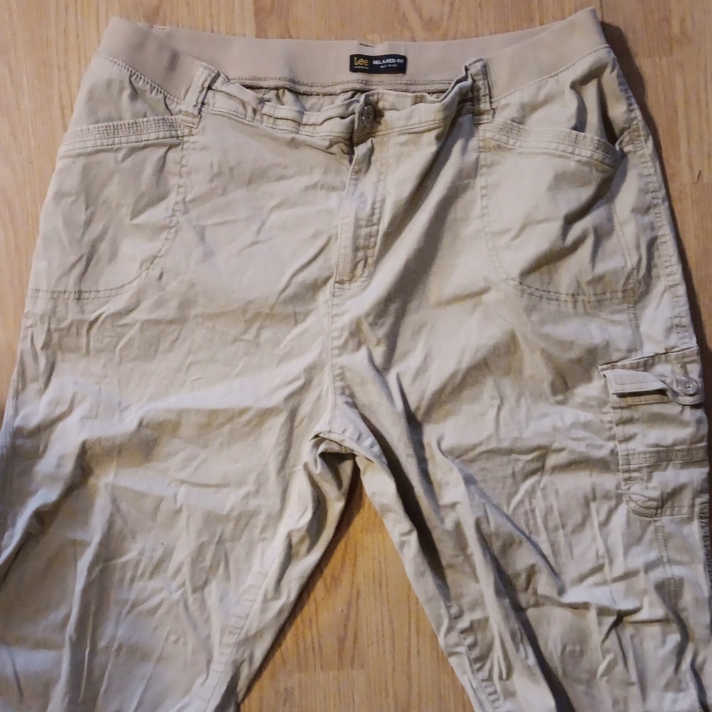 Lee woman relaxed fit  mid rise size 22 medium  and tan color